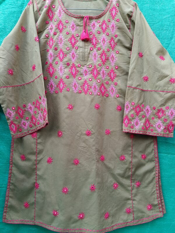 Elegant Grey Lawn Balochi Kurty - Image 2